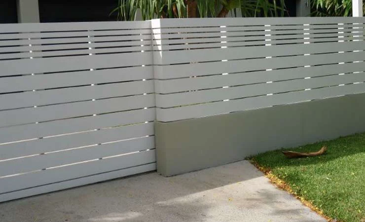 pagar rumah mewah warna putih